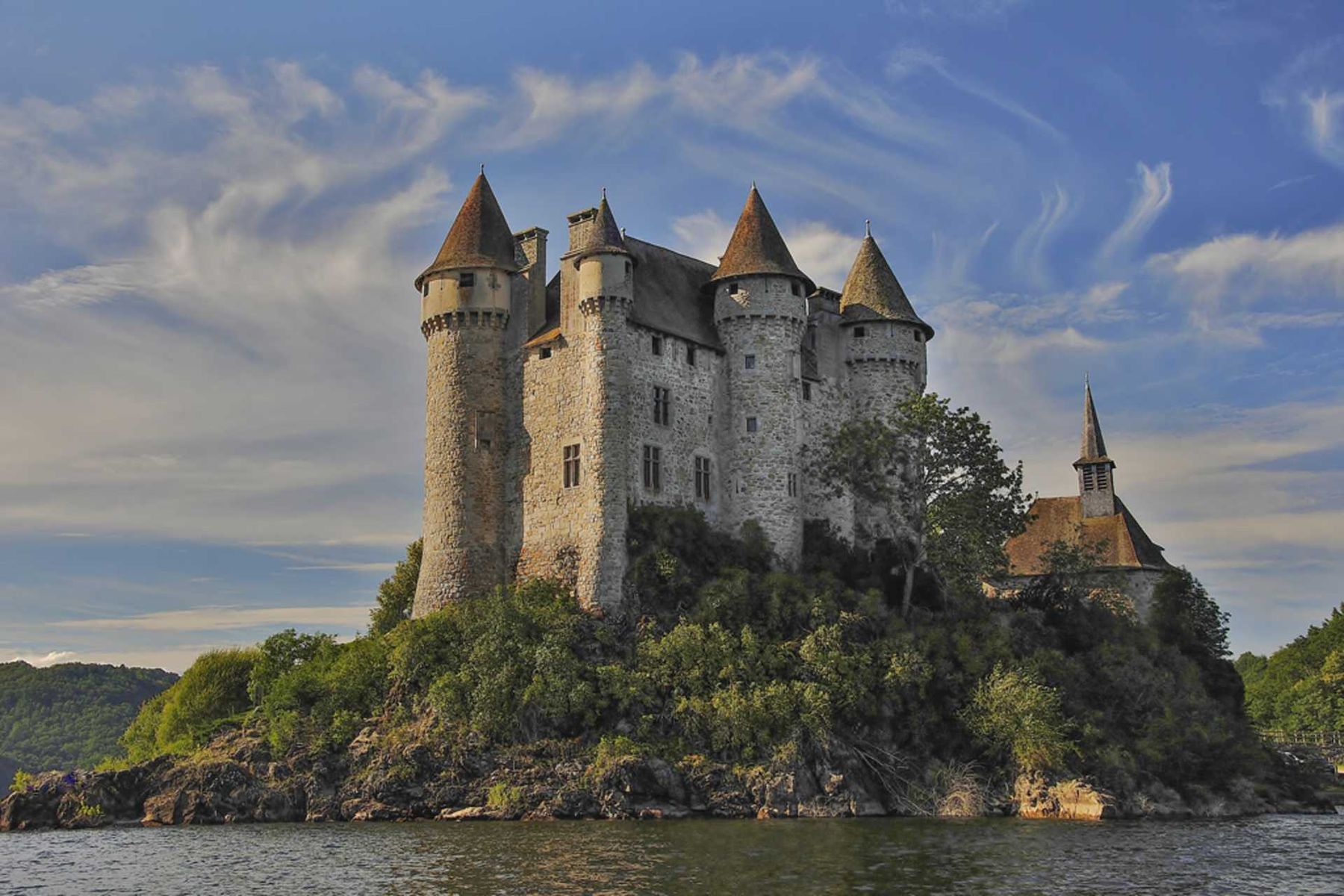 Castel franțuzesc la malul apei